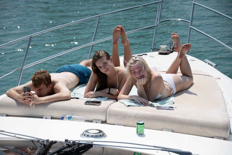 How Much Does it Cost to Rent a Yacht for a Birthday Party in Dubai?