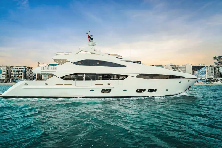 The "Floating Mansion" Superyacht (100ft+) — Top 5 Yachts for an Ultimate Birthday Party in Dubai: Which One to Choose?