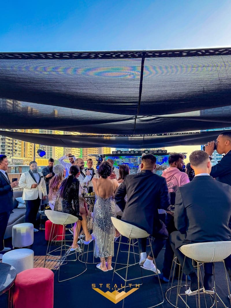 5 Reasons Why a Corporate Yacht Party Beats a Restaurant Dinner in Dubai