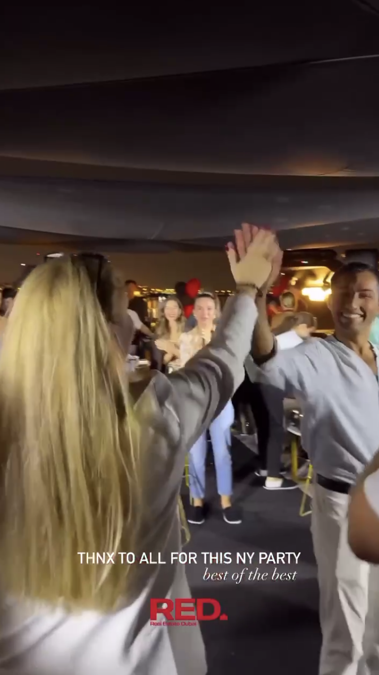 Better Networking and Bonding — 5 Reasons Why a Corporate Yacht Party Beats a Restaurant Dinner in Dubai