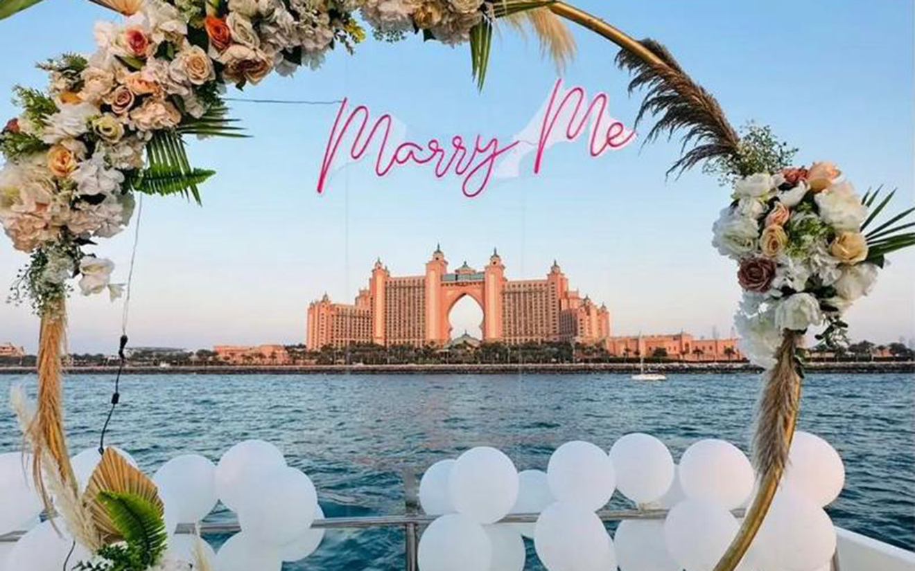 The "Marry Me" Decoration — The Perfect "Yes": How to Plan a Yacht Proposal in Dubai