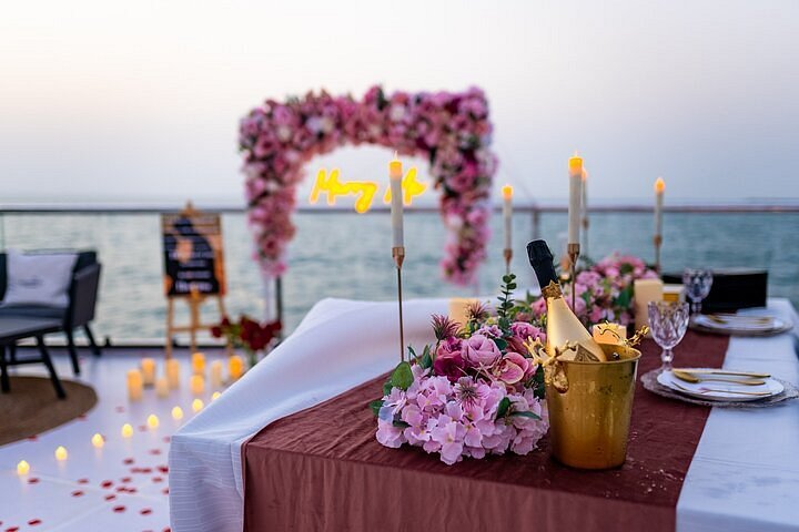 Phase 3: The Celebration (Food & Drink) — The Ultimate Checklist for a Boat Marriage Proposal in Dubai