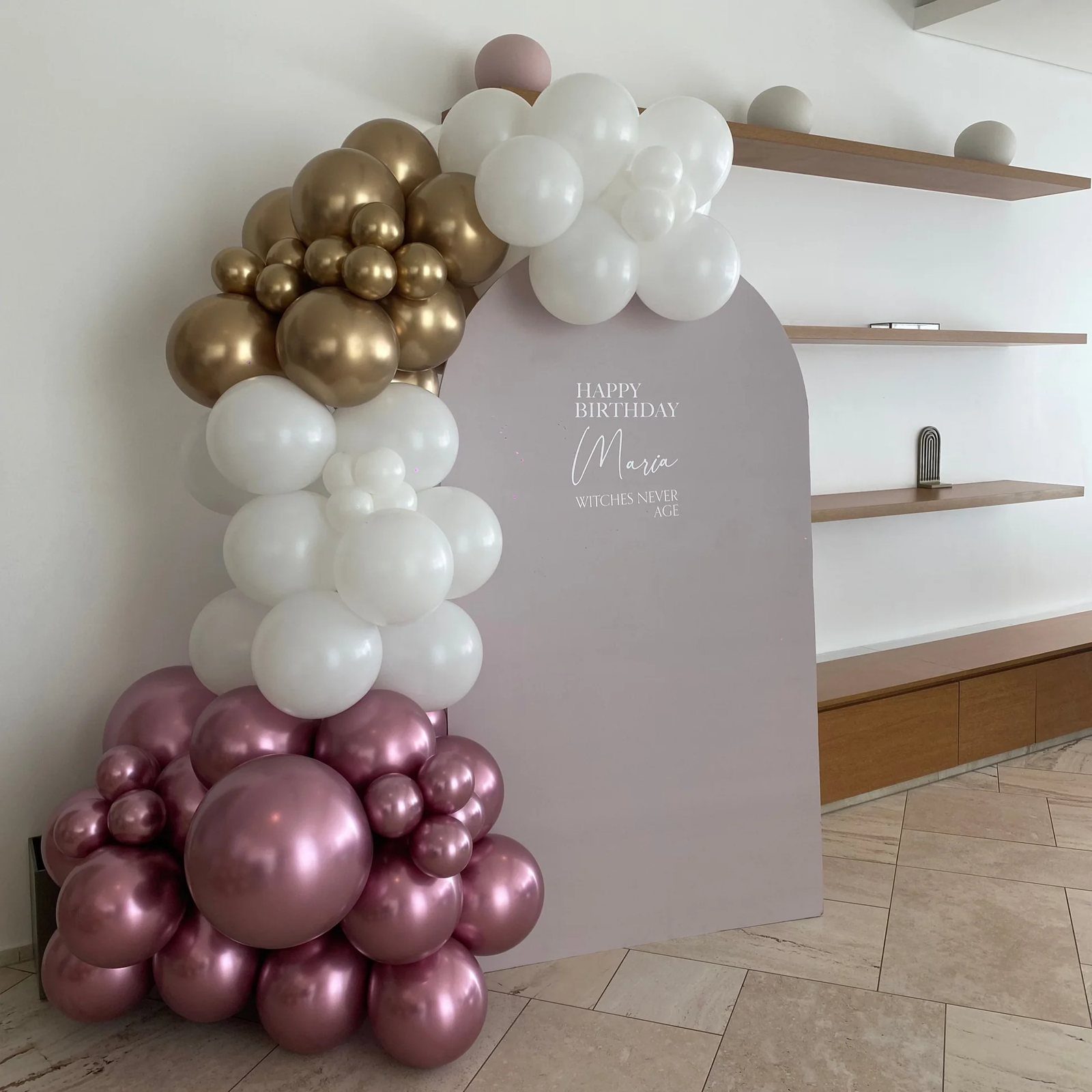 Balloon decoration for a gender reveal party on a yacht