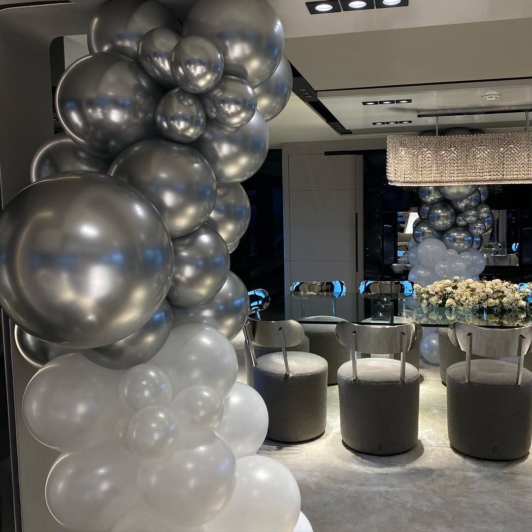 Elegant silver balloon decoration for New Year's Eve on a yacht