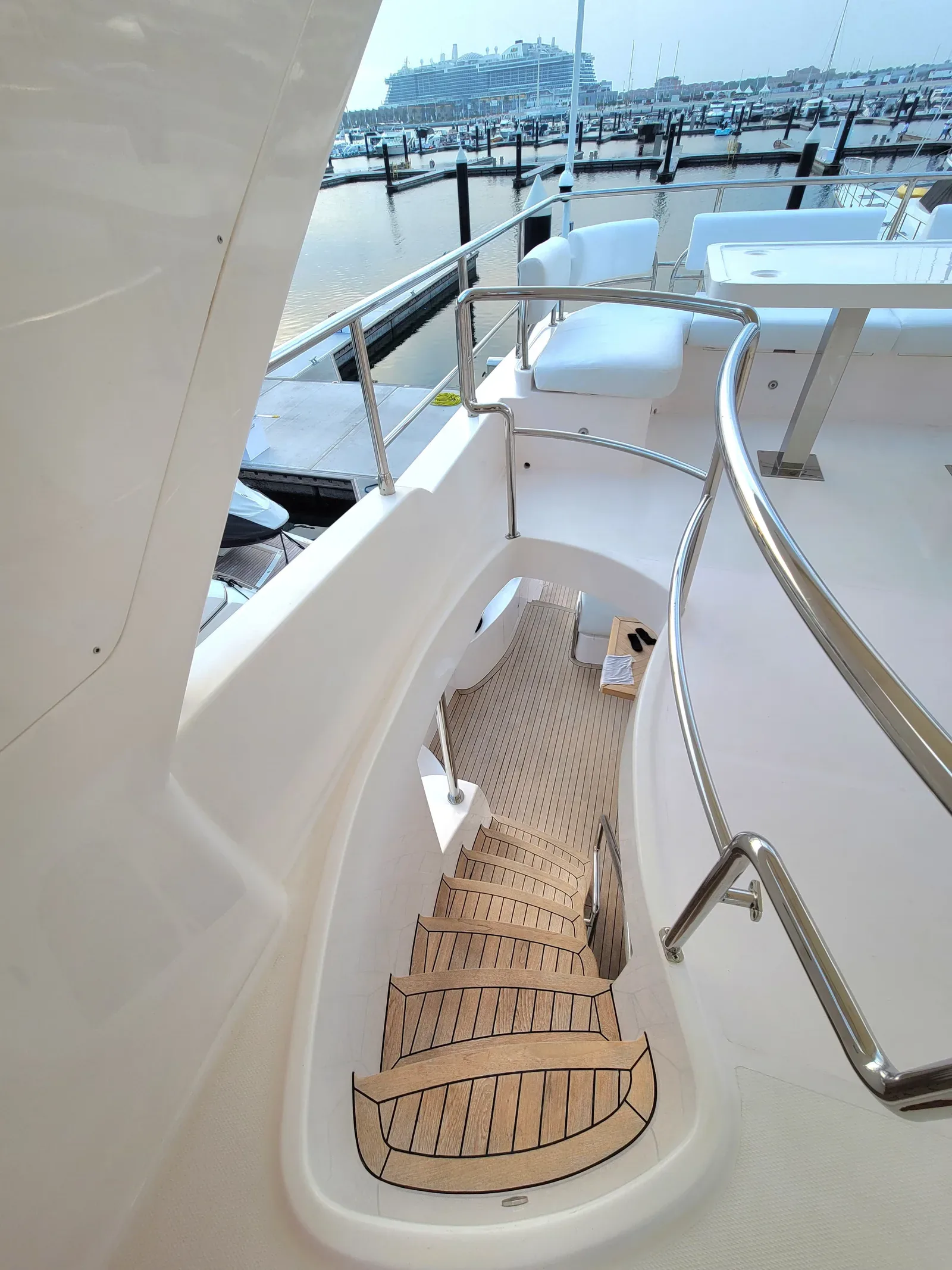 Yacht Majesty 63ft — photo 3