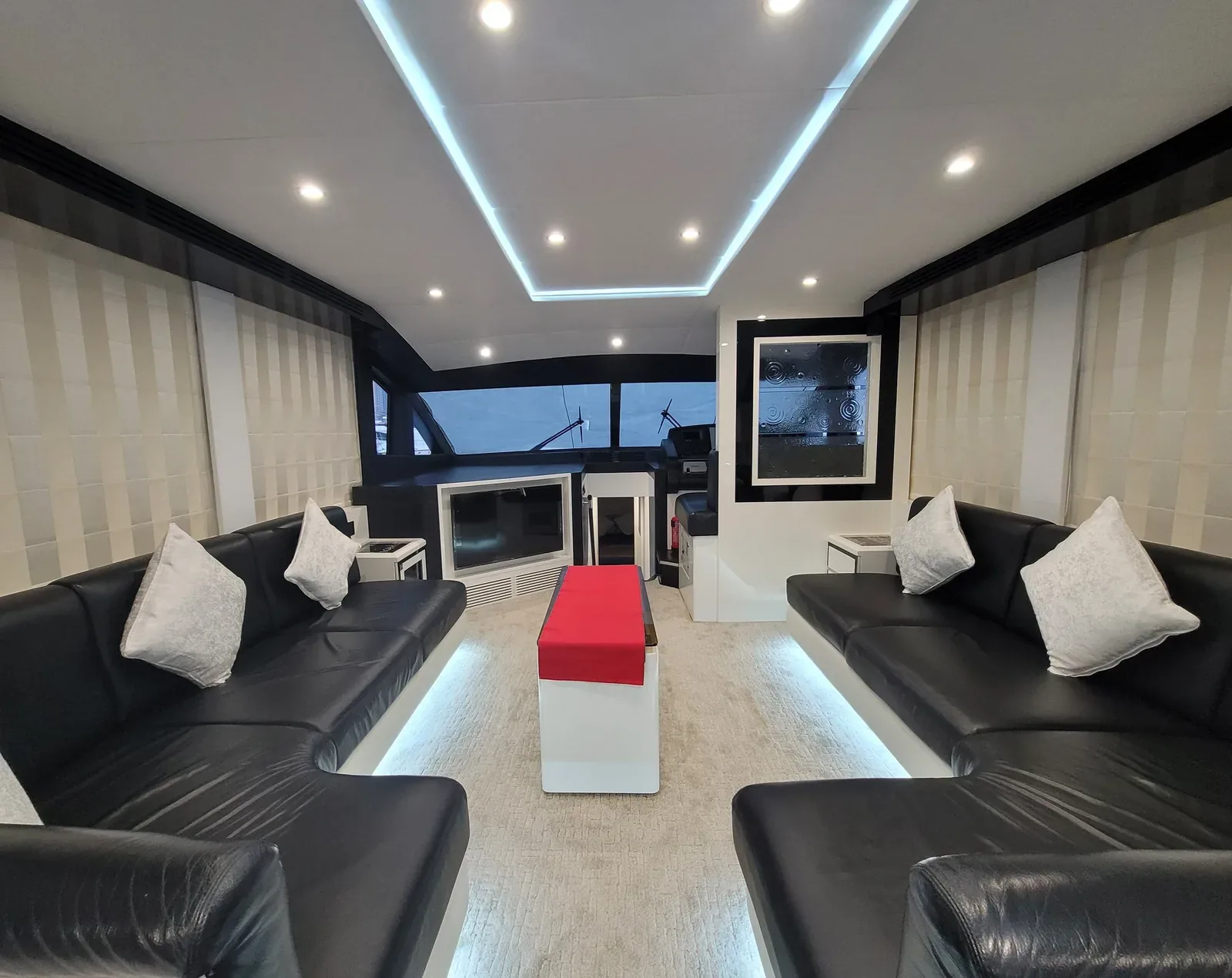 Yacht Majesty 63ft — photo 7