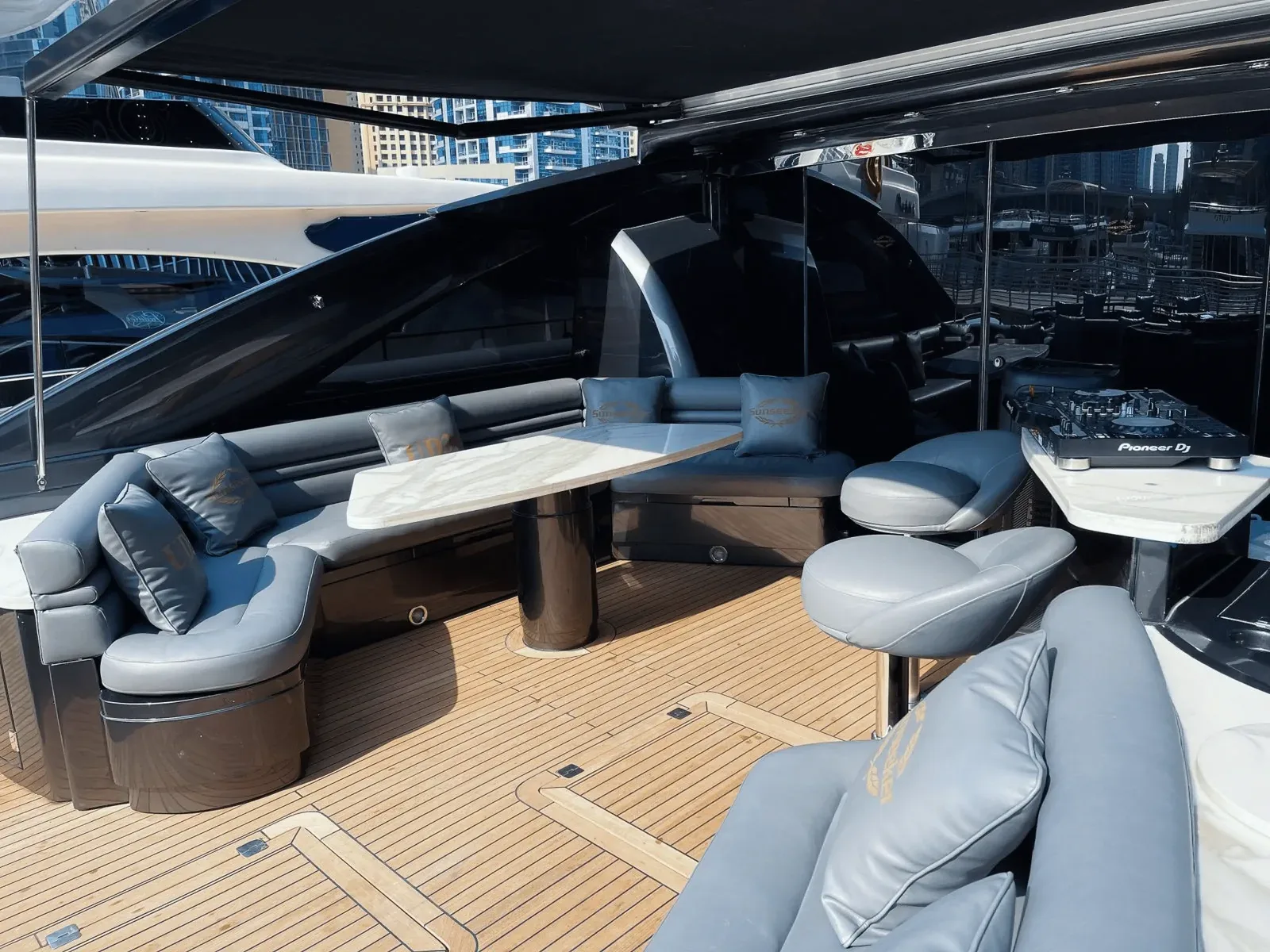 Yacht Predator 95 UD30 — photo 5