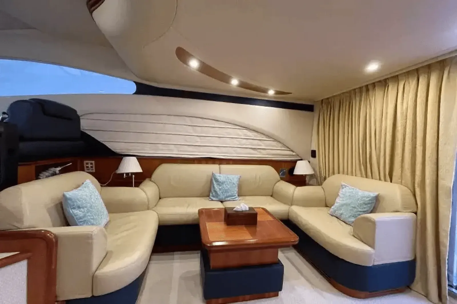 Yacht Azimut 50 Grand Crew — photo 4