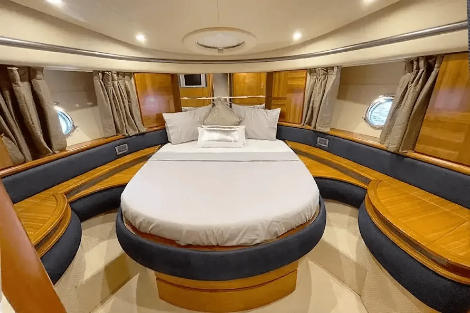 Yacht Azimut 50 Grand Crew — photo 5