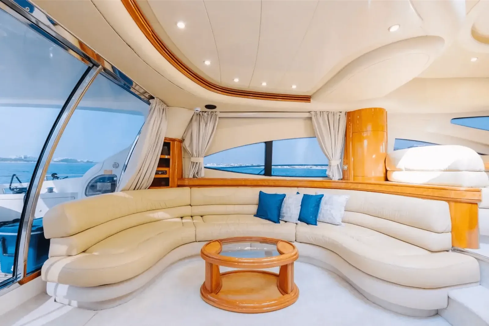 Yacht Azimut 62 Lucky Star — photo 4