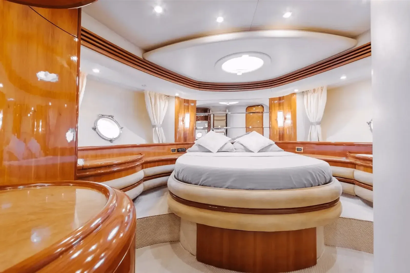 Yacht Azimut 62 Lucky Star — photo 6