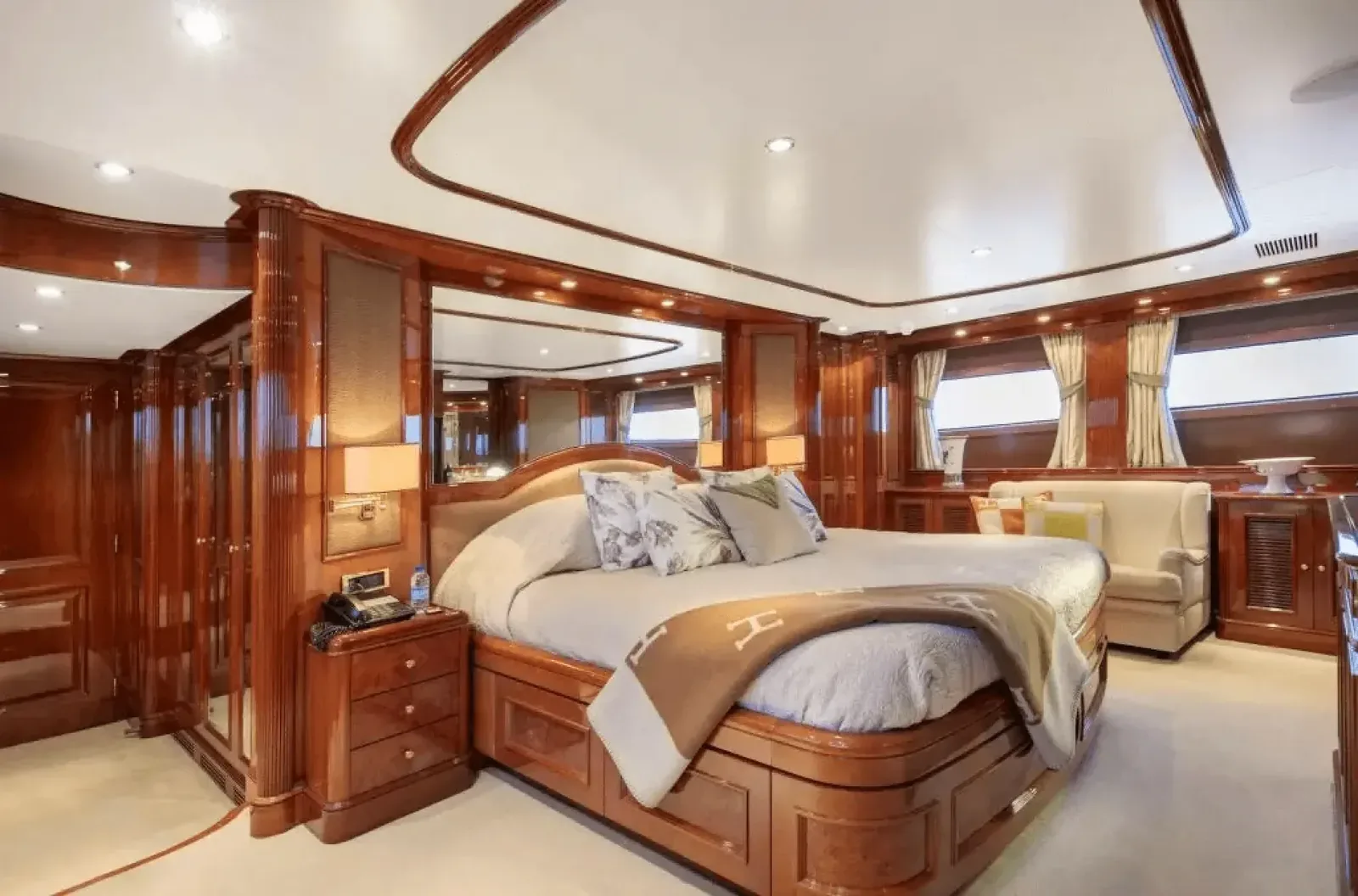 Yacht Benetti 114 DXB — photo 3