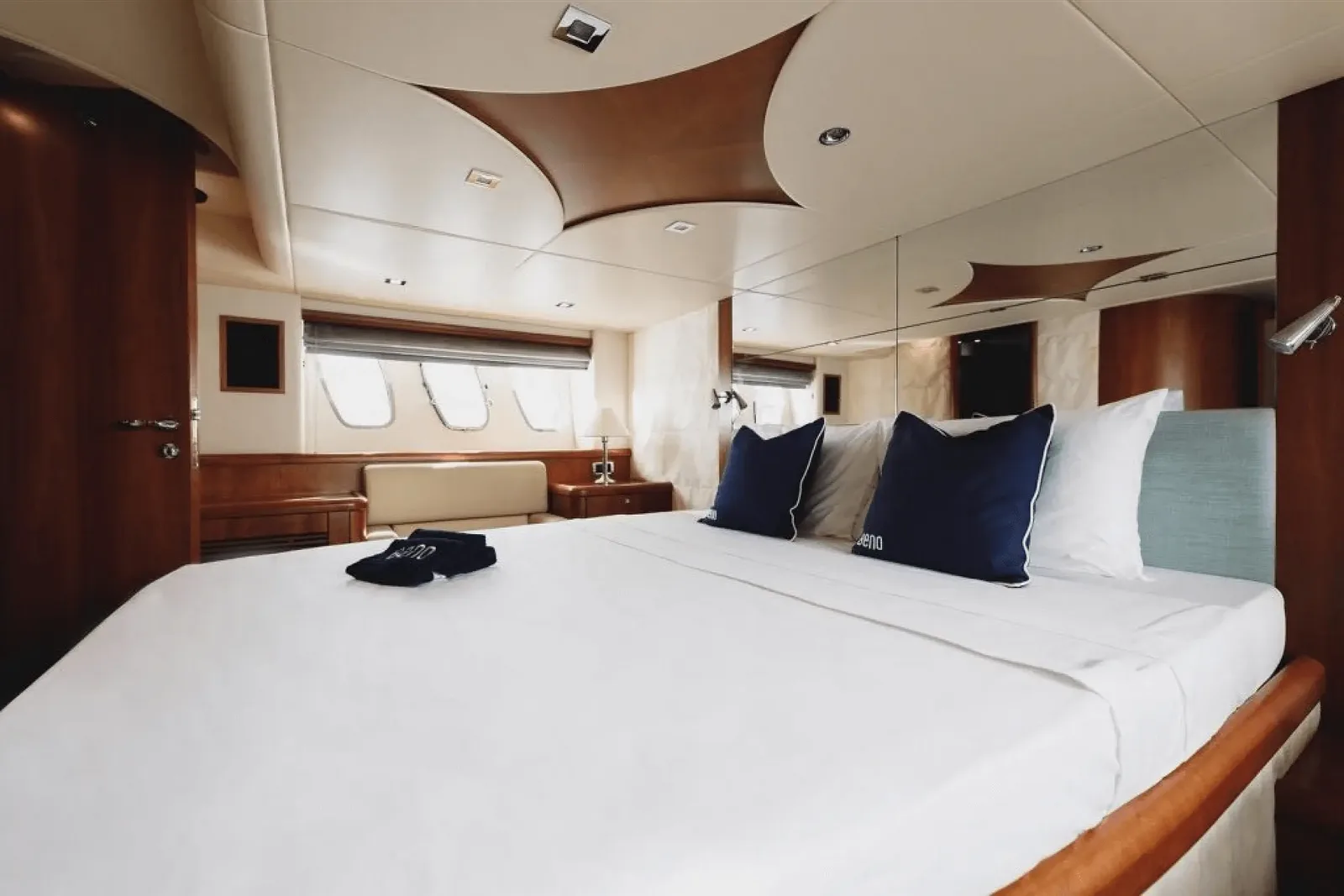 Yacht Julia 64 — photo 6