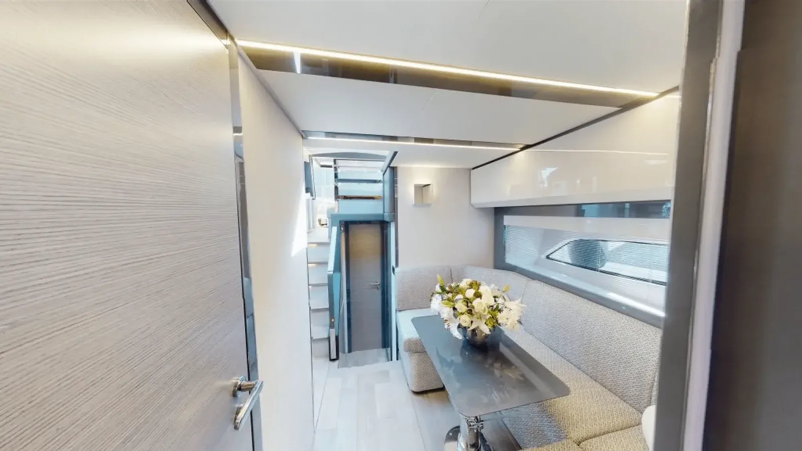 Yacht Pershing 5X White — photo 6