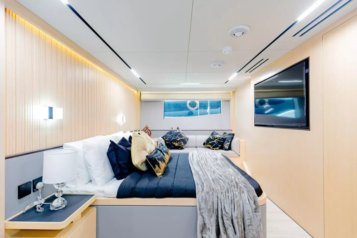 Yacht Sky Walker Aura 62 — photo 3