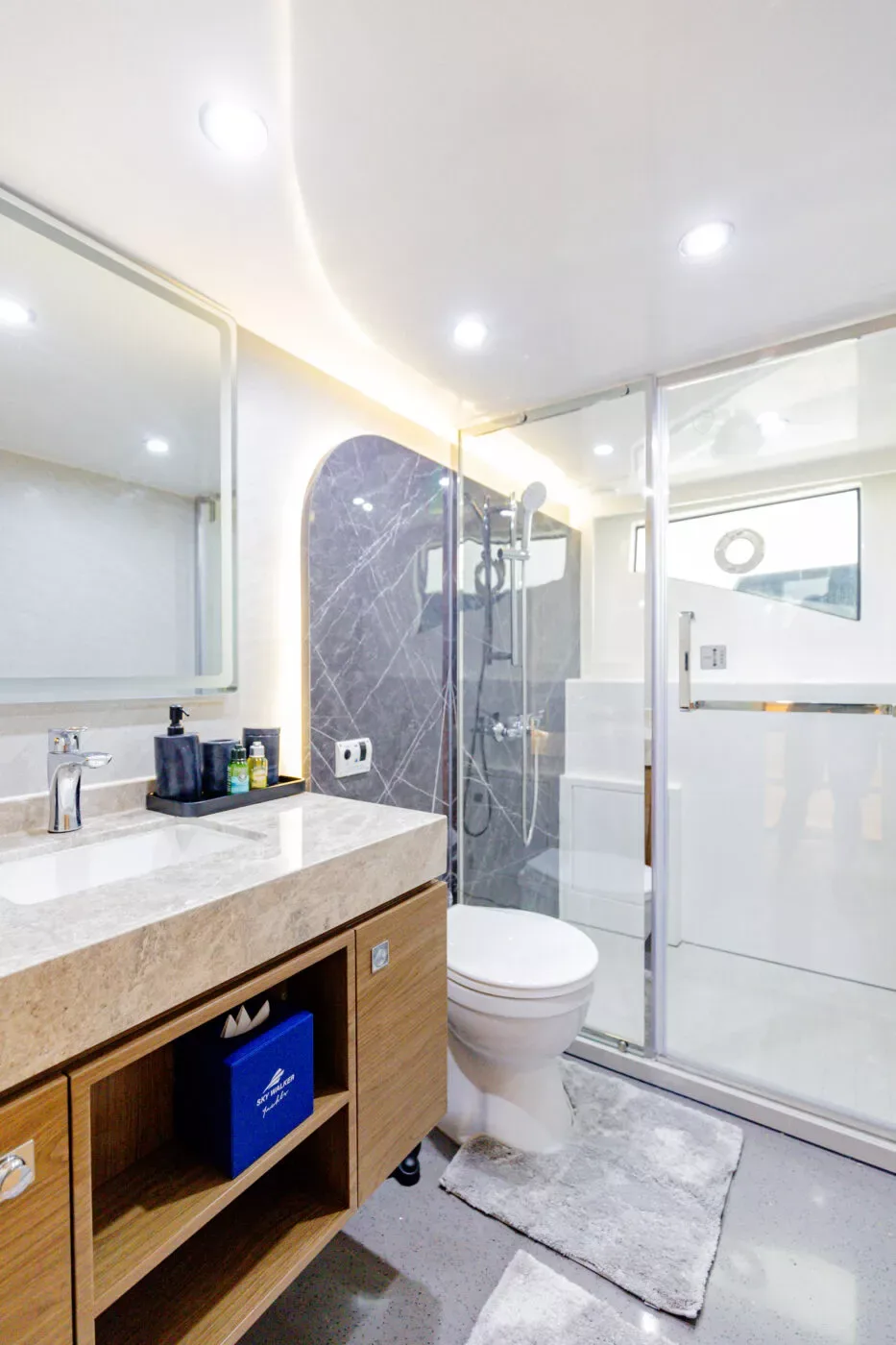 Yacht Sky Walker Aura 62 — photo 4