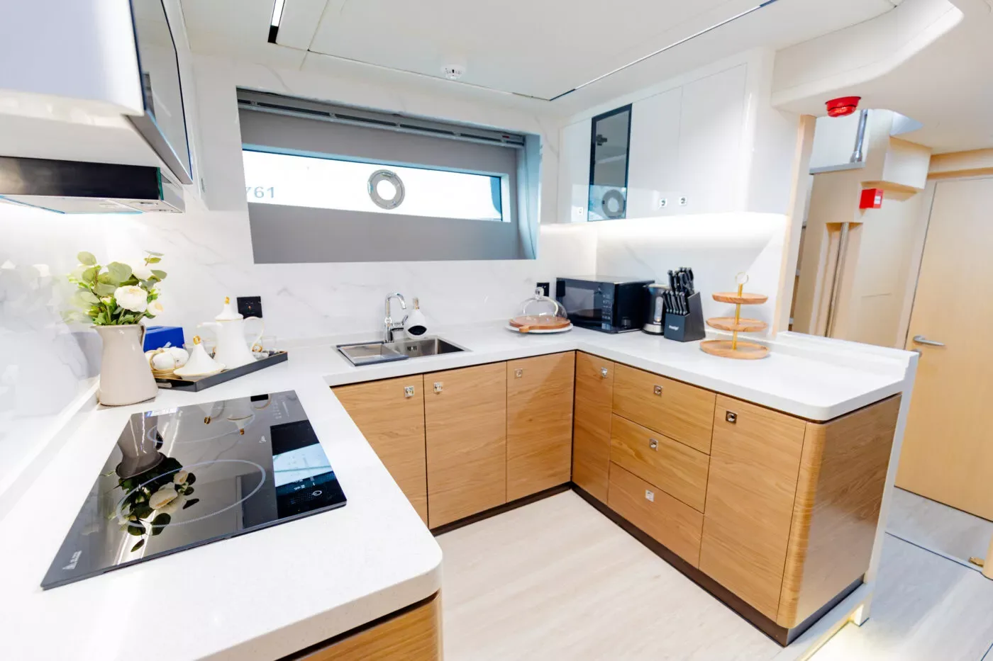 Yacht Sky Walker Aura 62 — photo 5