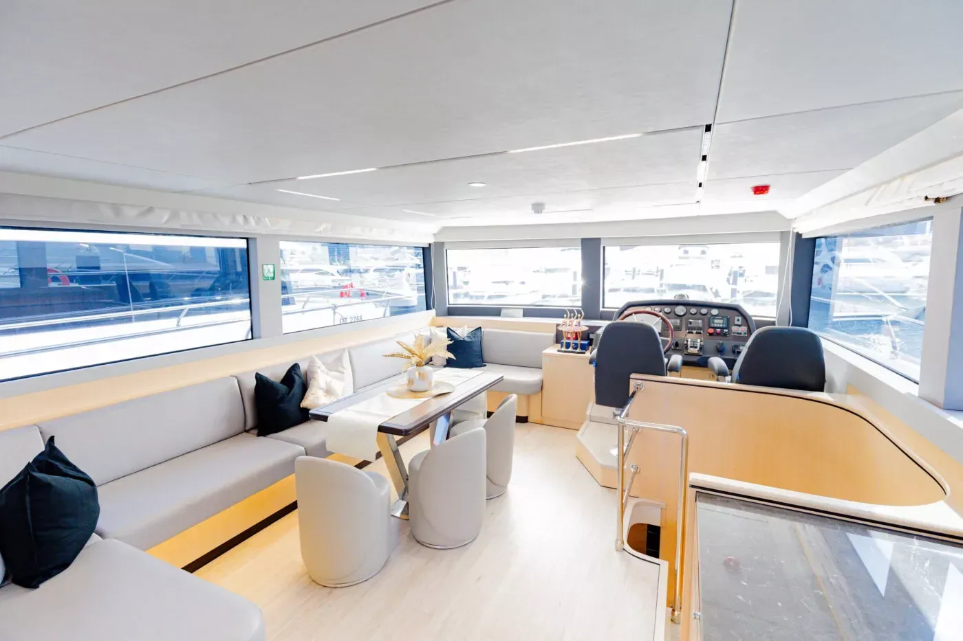 Yacht Sky Walker Aura 62 — photo 6
