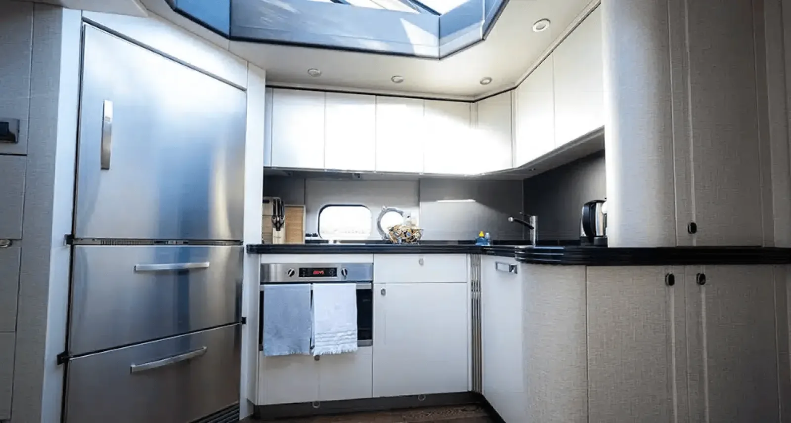 Yacht Sunseeker 60 OutLaw — photo 3