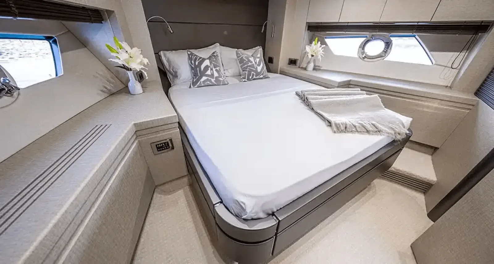 Yacht Sunseeker 60 OutLaw — photo 4