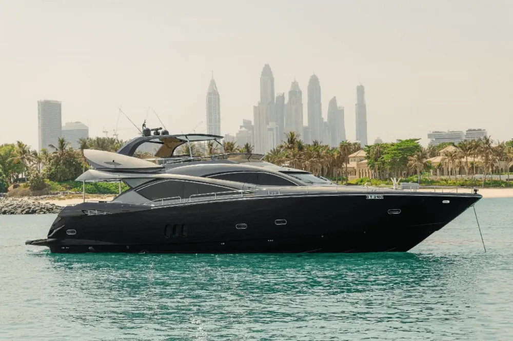 Yacht Sunseeker 82 Matrix - SeaLux Dubai